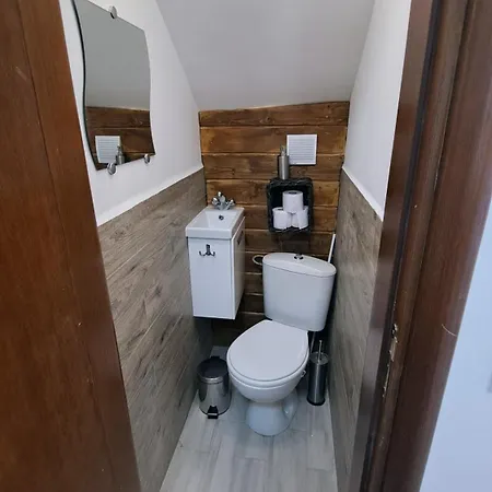펜션 Very Cozy And Comfort House In Location