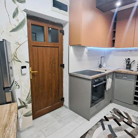 Private House - Garden & Bbq - Walk To Gondola